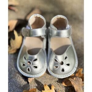 Squeaky Toddler Silver Sandals Toddler Size 5 (One Squeaker Missing)